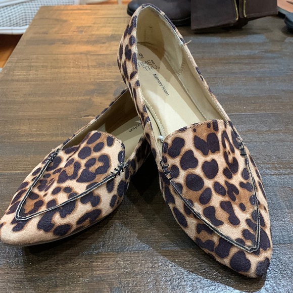 Time and Tru Shoes - 🌴 5 items for $20 🌴 Leopard Print Flats shades of brown